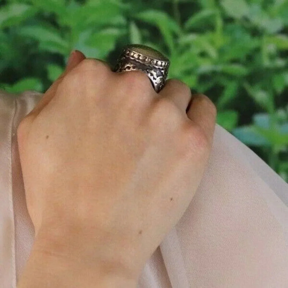 Sterling Silver Large Ring Gold Plated Center with Leaf Design Sides size 8 - Picture 5 of 9